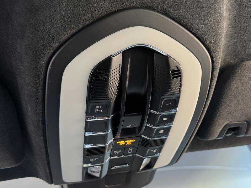 Used 2016 Porsche Panamera Turbo image 21