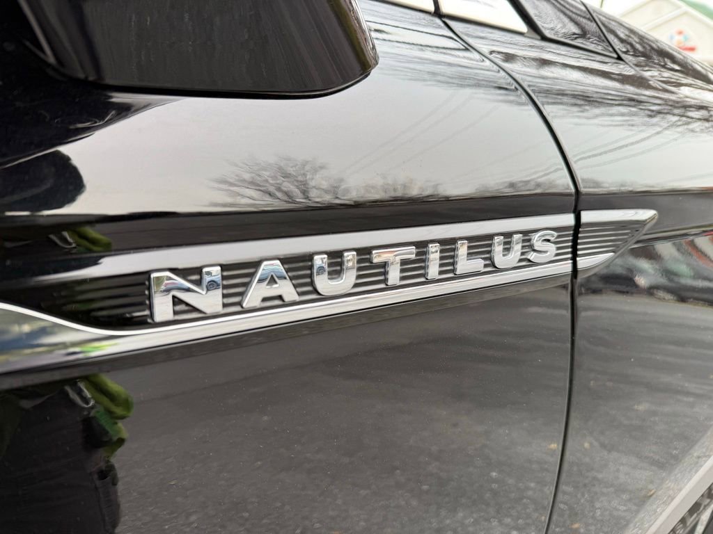 Used 2023 Lincoln Nautilus Reserve w/ Equipment Group 201A image 10