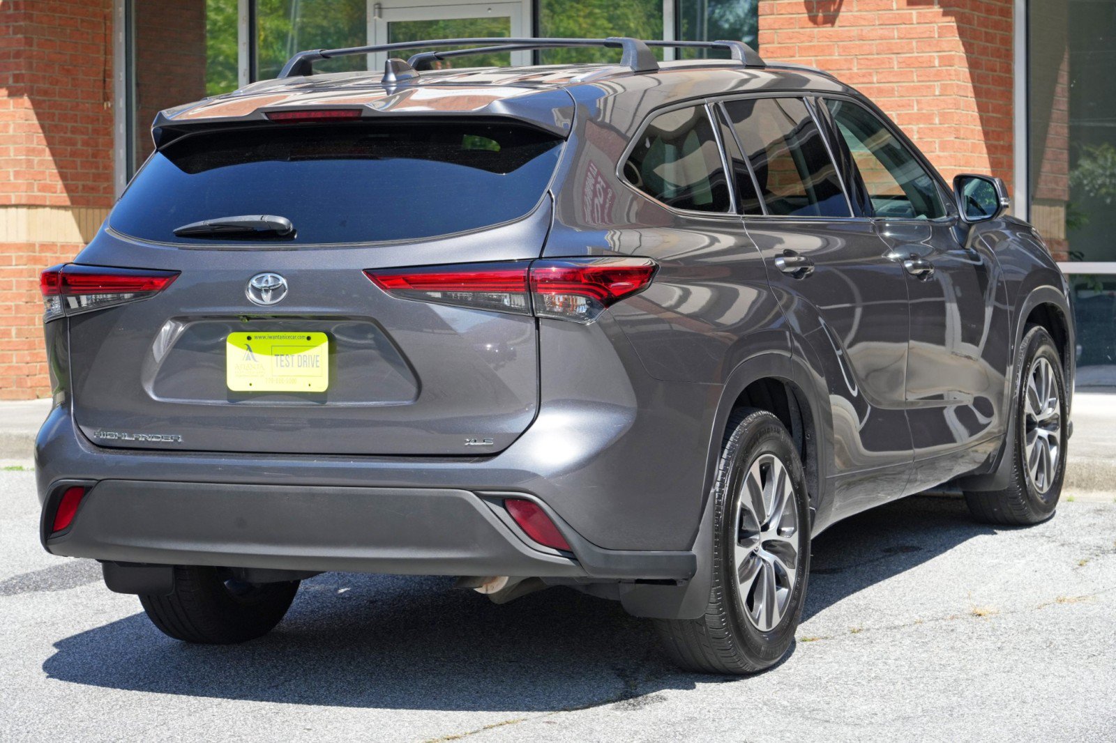 Used 2021 Toyota Highlander XLE FWD image 48