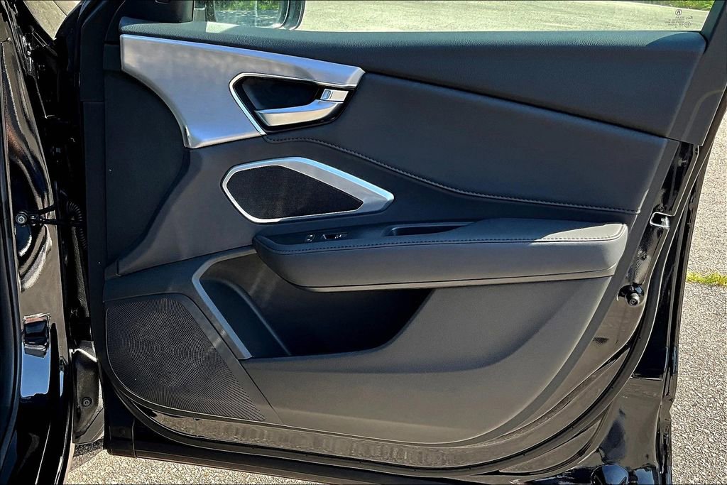 Used 2024 Acura RDX SH-AWD image 25