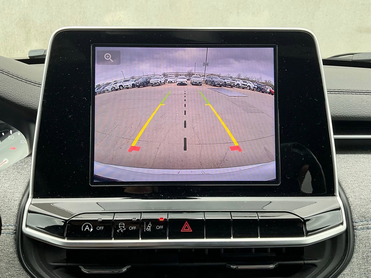 Used 2025 Jeep Compass Latitude image 32