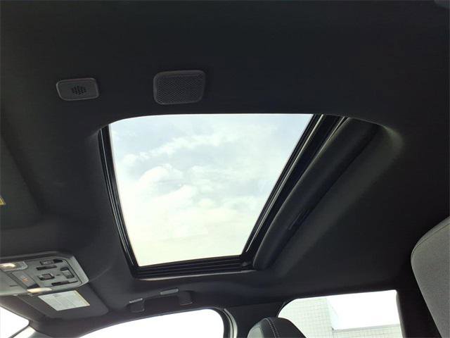 Certified 2025 Toyota Tacoma TRD Off-Road image 2