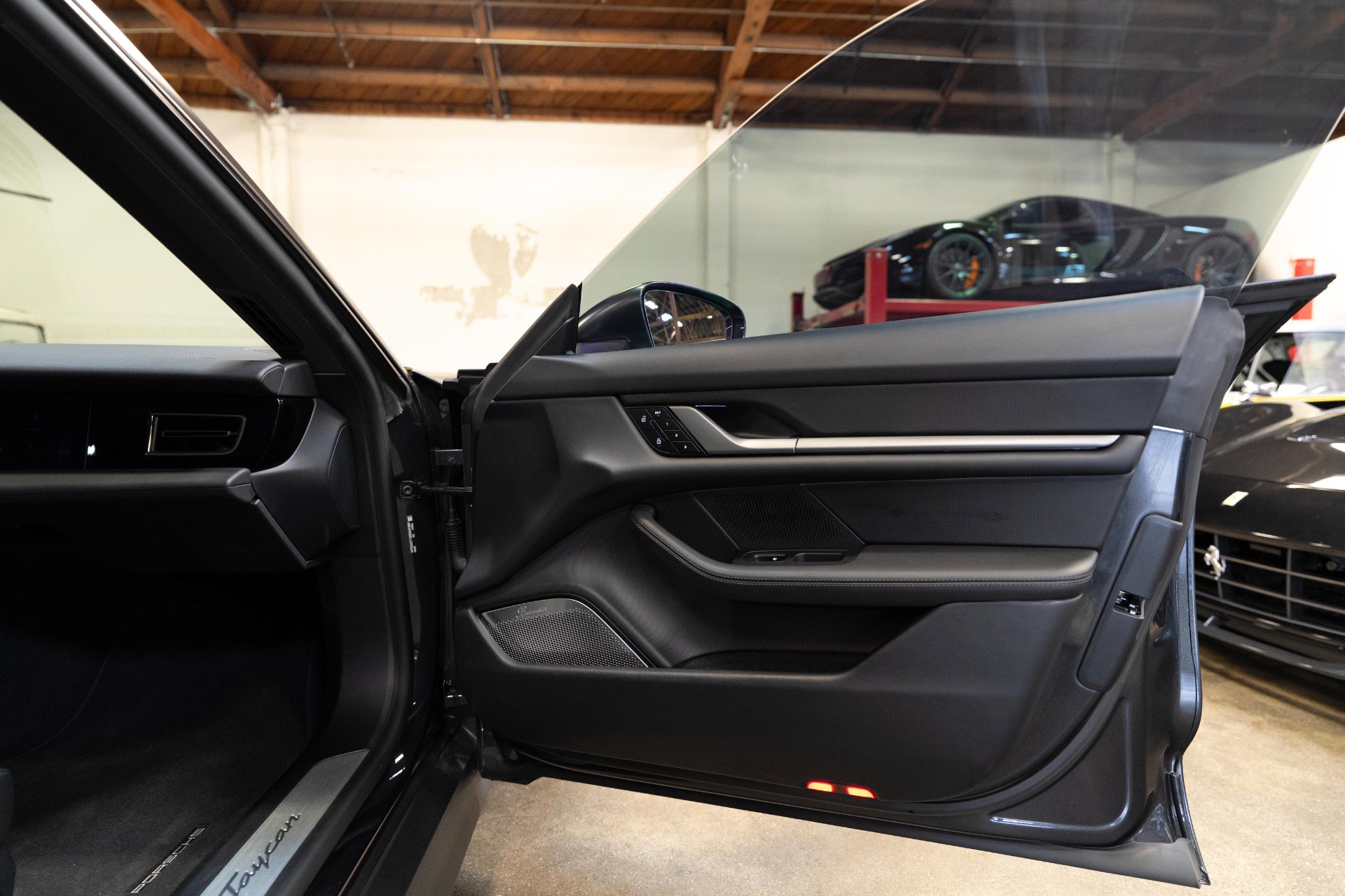 Used 2025 Porsche Taycan RWD image 81