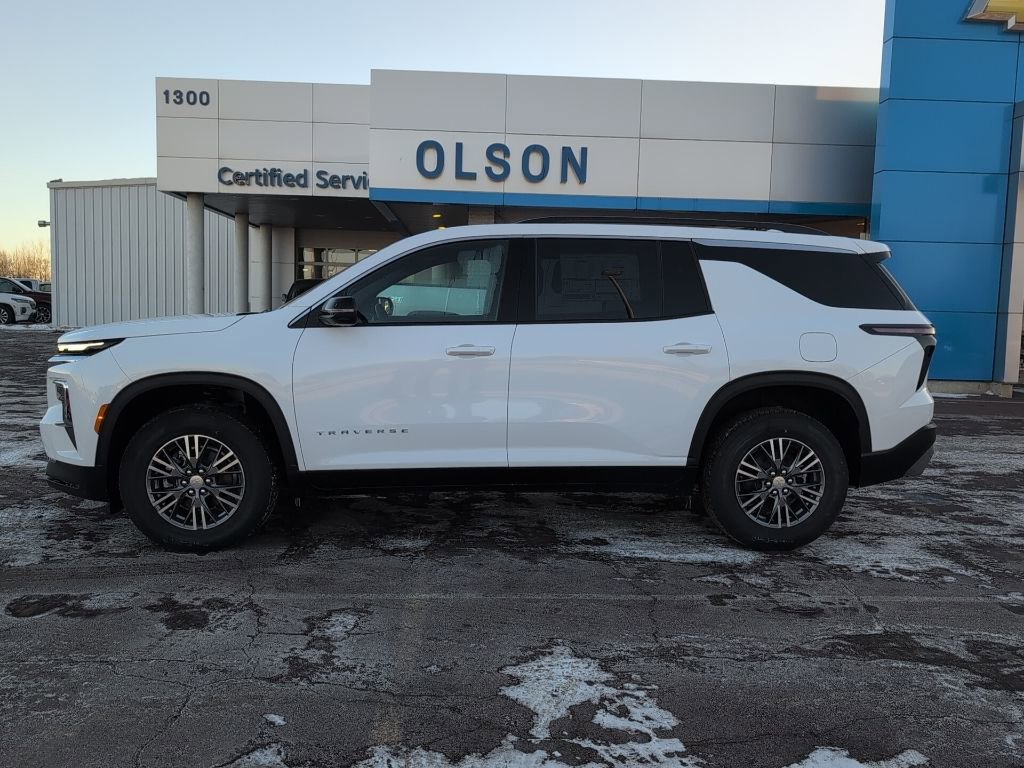 Used 2026 Chevrolet Traverse LT image 2