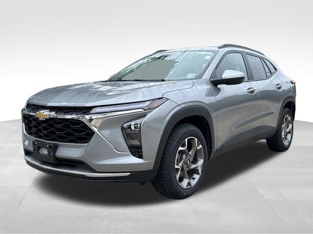 Used 2025 Chevrolet Trax LT w/ LT Convenience Package FWD image 3