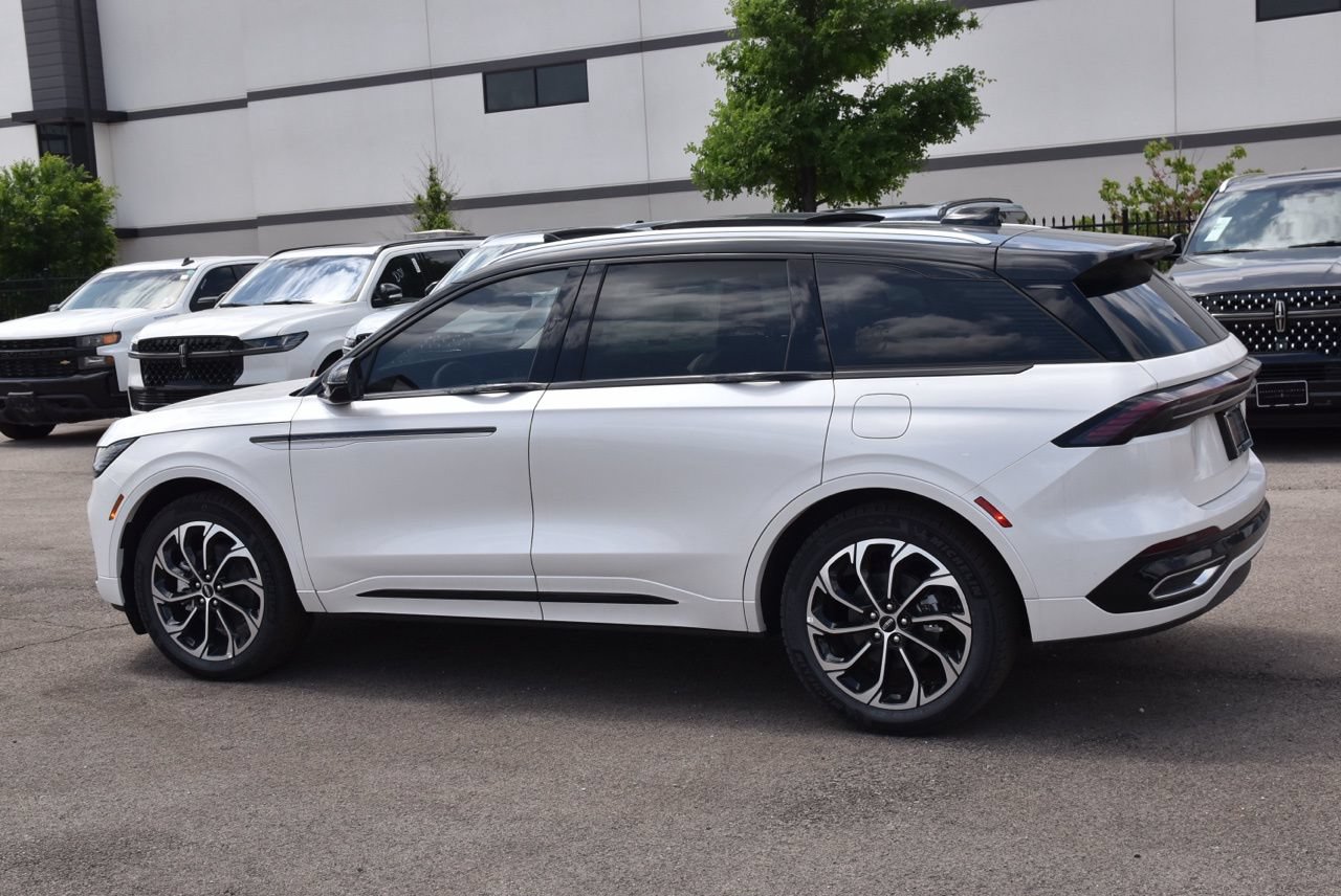 New 2026 Lincoln Nautilus Reserve AWD/4WD image 17