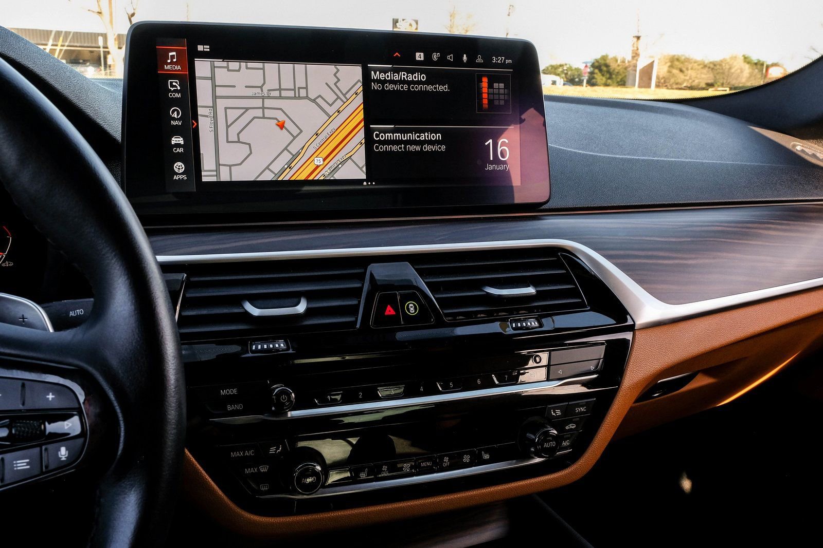 Used 2023 BMW 530i xDrive w/ Executive Package image 35