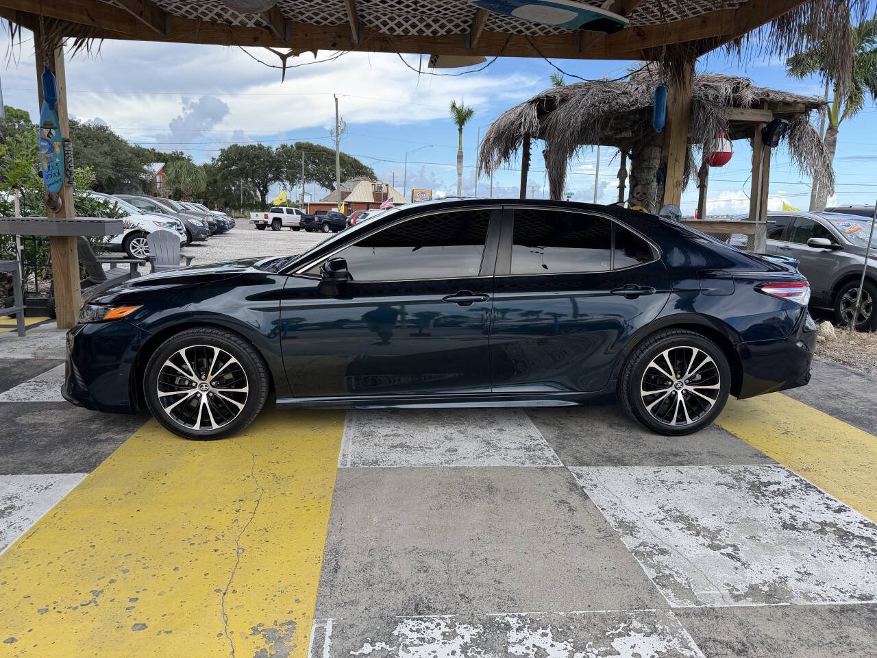 Used 2020 Toyota Camry SE FWD image 8