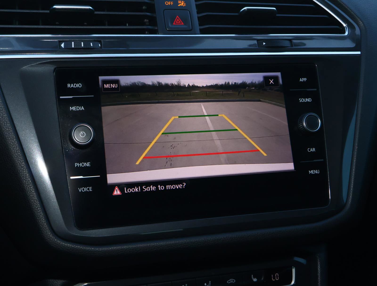 Used 2020 Volkswagen Tiguan SE image 30