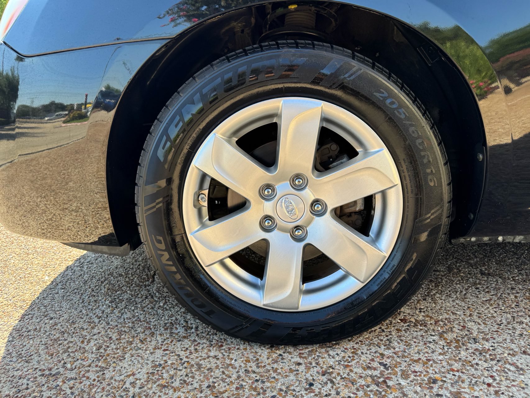 Used 2008 Kia Rondo LX FWD image 29