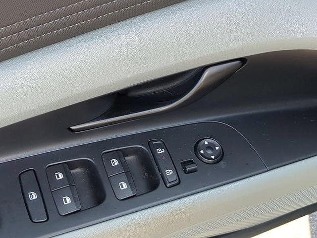Used 2024 Hyundai Elantra Limited FWD image 18