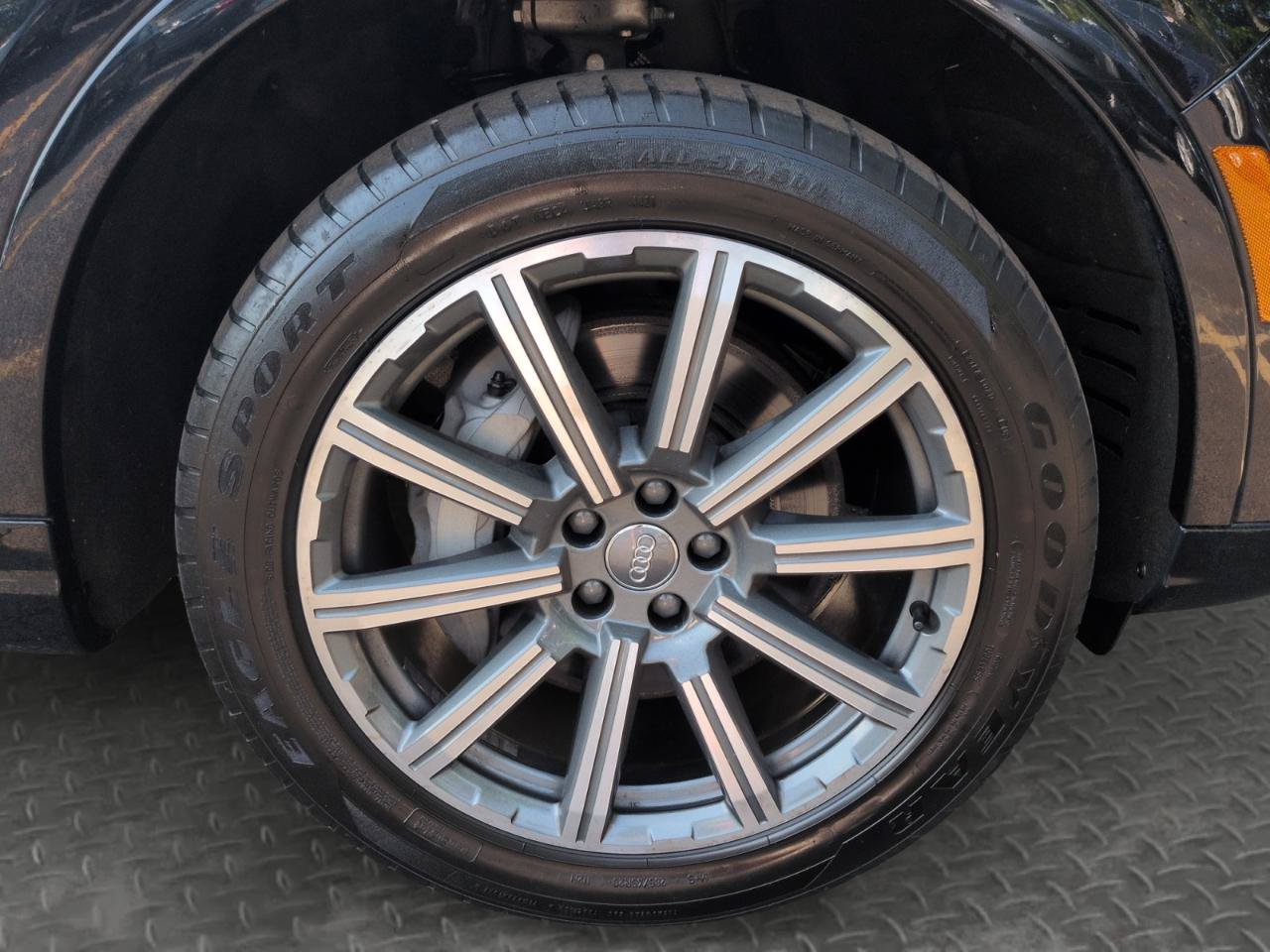 Used 2018 Audi Q7 3.0T Premium Plus w/ Premium Plus Package AWD/4WD image 32