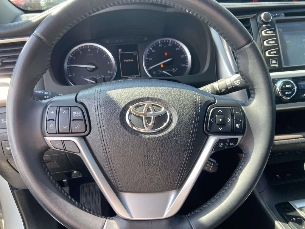 Used 2018 Toyota Highlander Limited FWD image 22