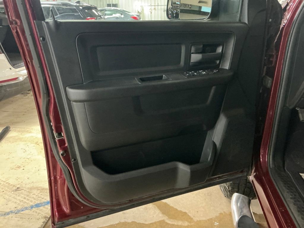 Used 2018 RAM 2500 Tradesman w/ Chrome Appearance Group image 11