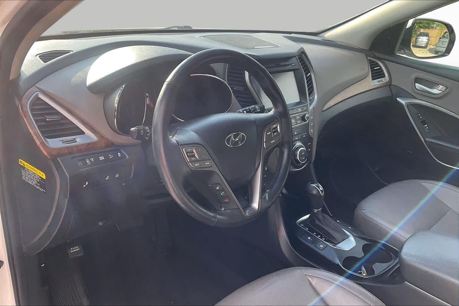 Used 2017 Hyundai Santa Fe Limited FWD image 15