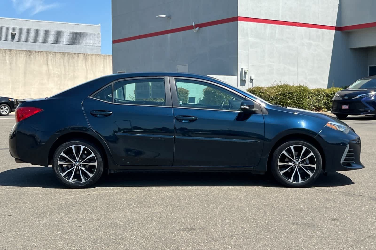 Certified 2018 Toyota Corolla SE w/ Carpet Mat Package (TMS) FWD image 6