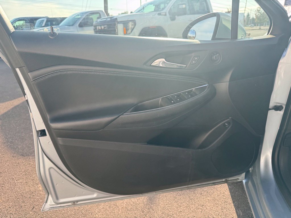 Used 2017 Chevrolet Cruze Premier FWD image 11