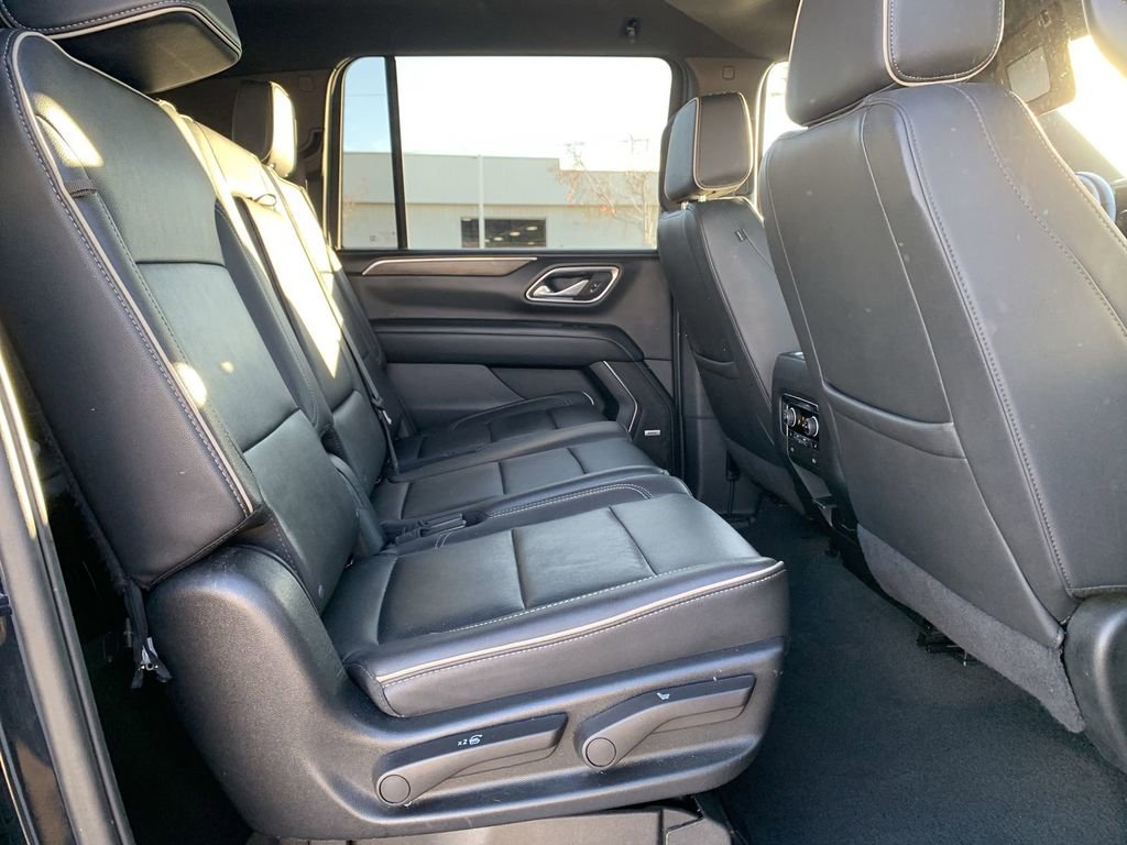 Used 2024 Chevrolet Suburban Premier image 25