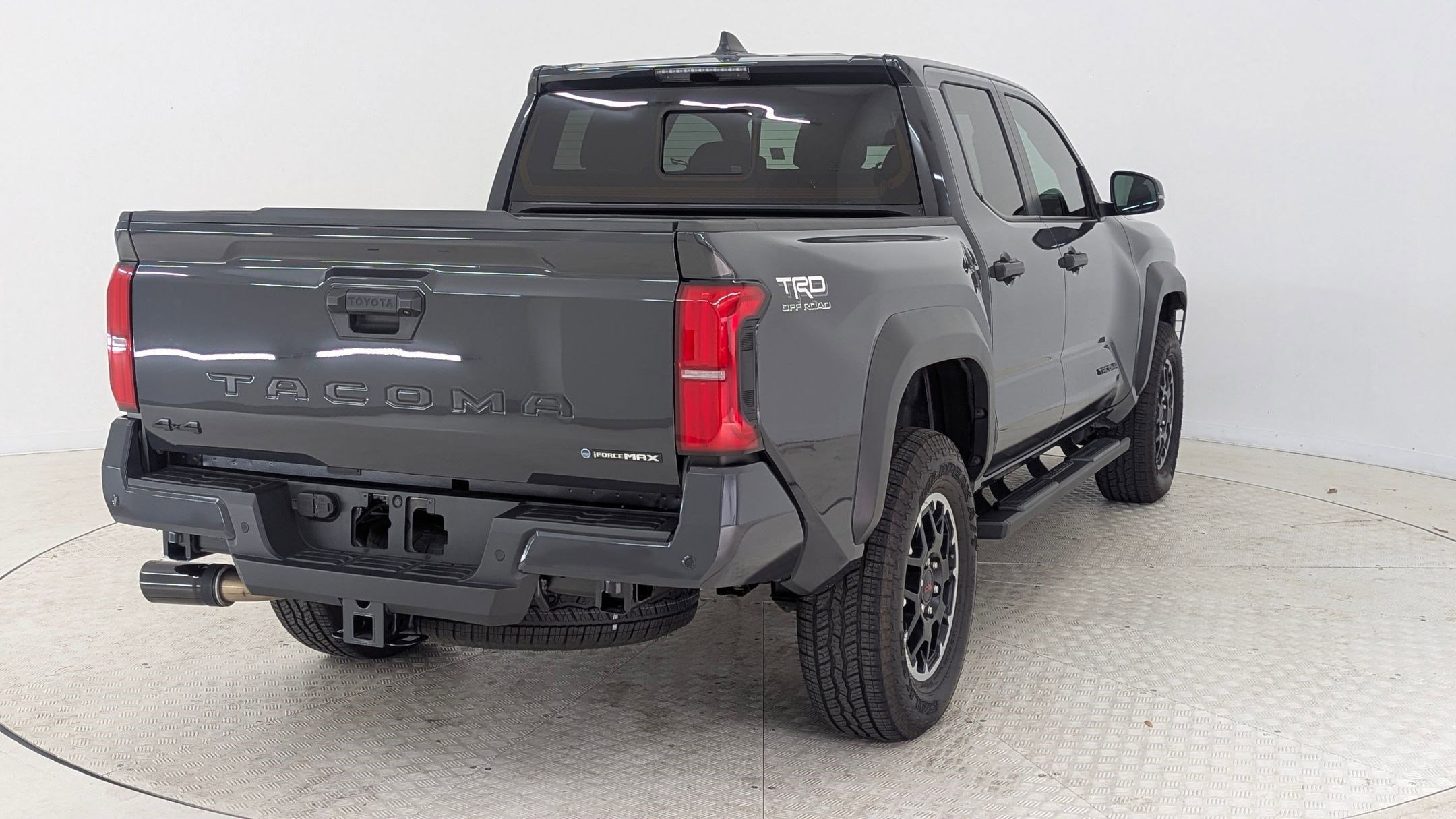 Used 2024 Toyota Tacoma TRD Off-Road image 9