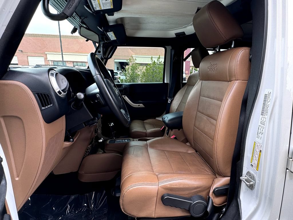 Used 2012 Jeep Wrangler Unlimited Sahara w/ Connectivity Group AWD/4WD image 18