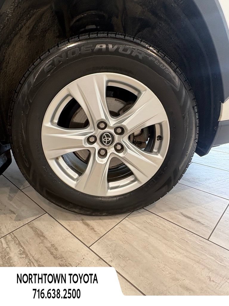 Used 2020 Toyota RAV4 XLE w/ Convenience Package AWD/4WD image 11