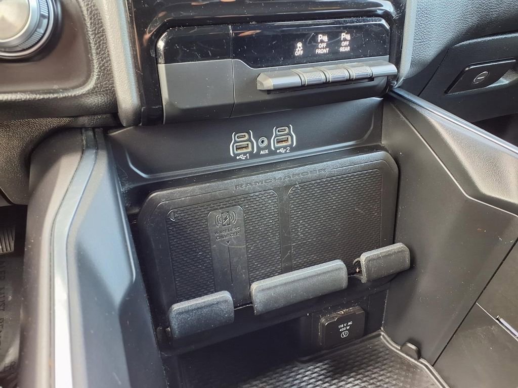 Used 2025 RAM 1500 Laramie AWD/4WD image 9