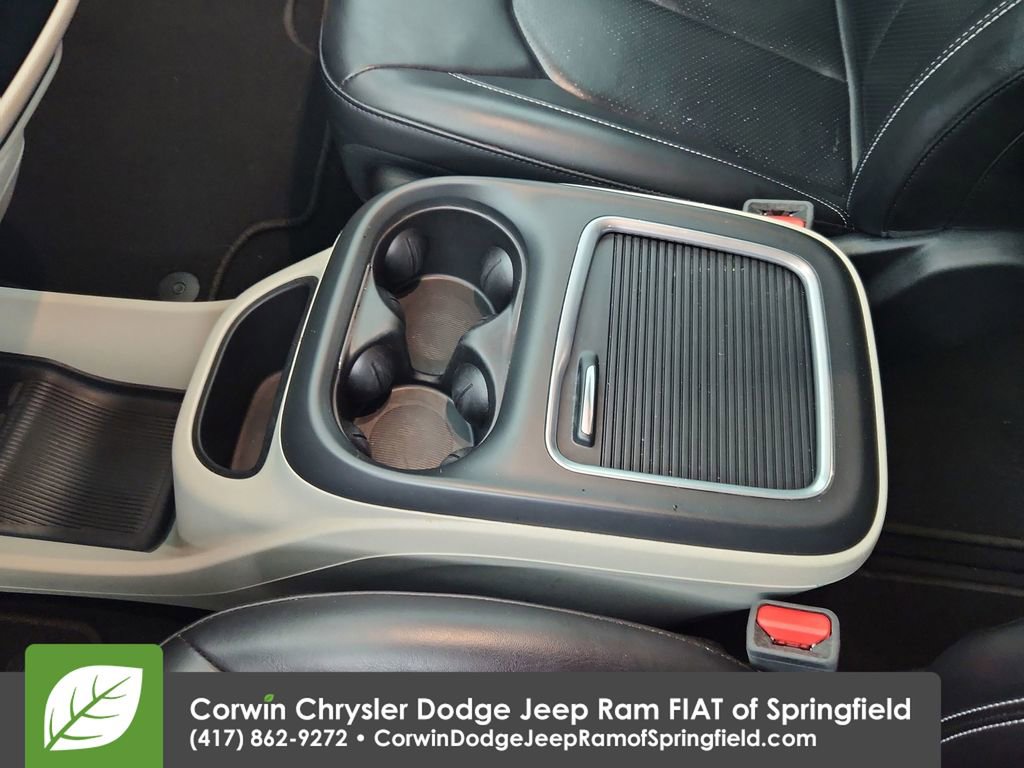 Used 2023 Chrysler Pacifica Touring-L image 27
