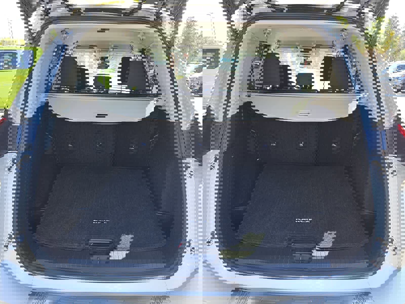 Used 2024 Nissan Rogue SV image 6