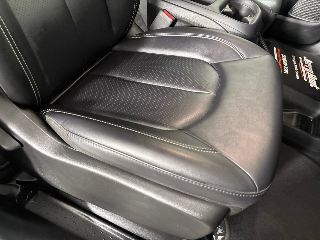 Used 2025 Chrysler Pacifica Select FWD image 27