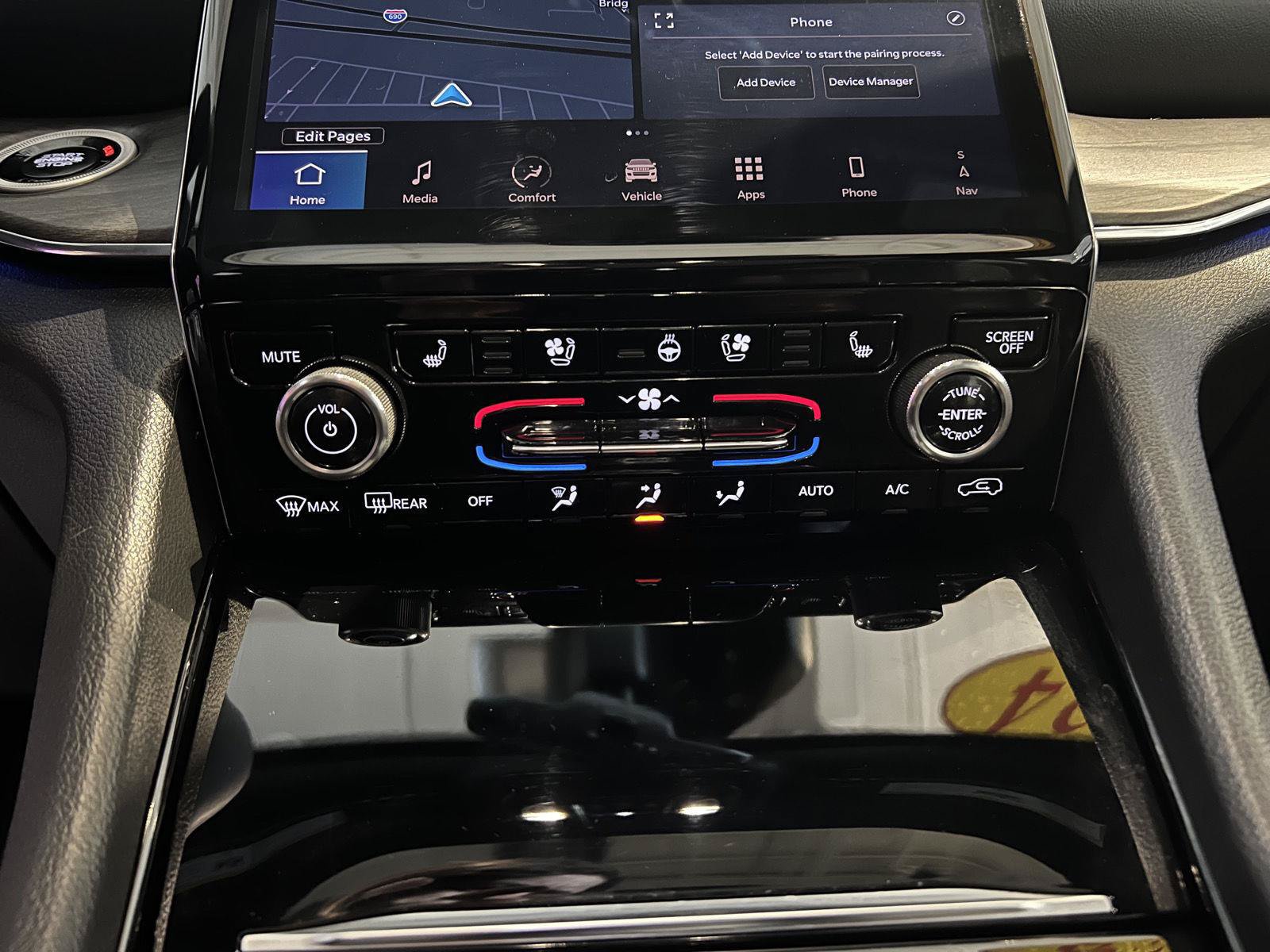 Used 2024 Jeep Grand Cherokee Overland w/ Luxury Tech Group IV AWD/4WD image 67