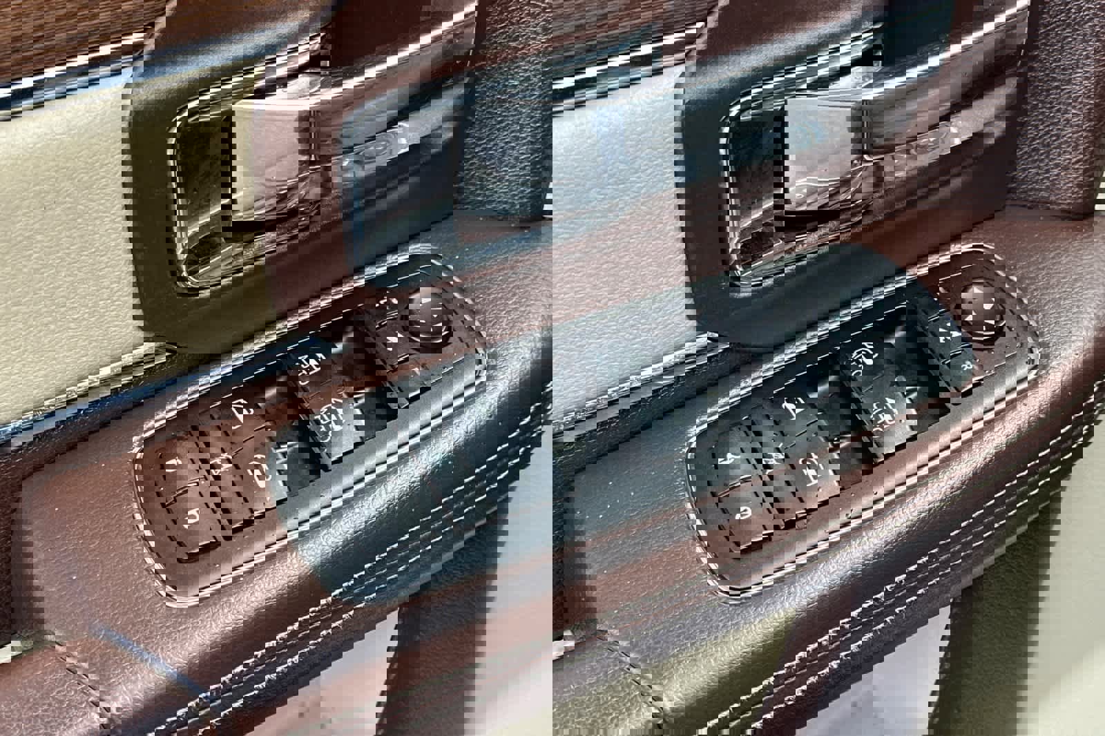 Used 2014 RAM 1500 Laramie w/ Convenience Group AWD/4WD image 13