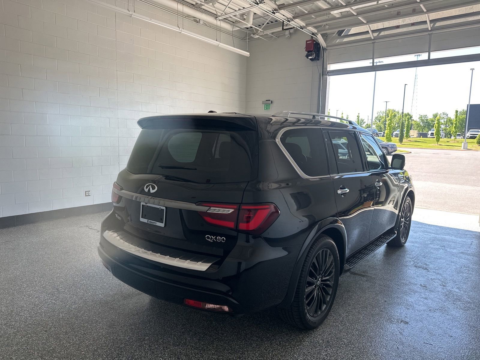 Certified 2023 INFINITI QX80 Premium Select w/ Cargo Package RWD image 3
