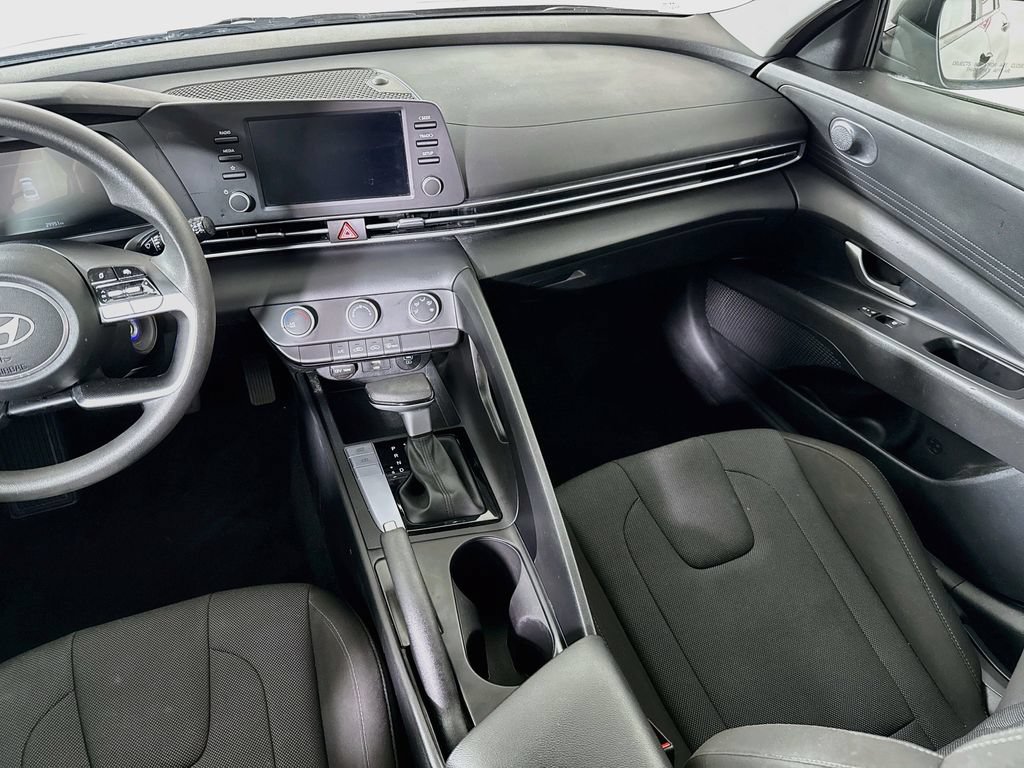 Certified 2024 Hyundai Elantra SE FWD image 25