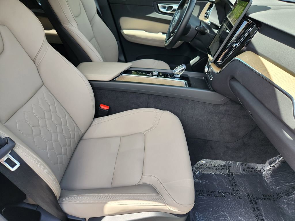 New 2026 Volvo XC60 B5 Plus w/ Protection Package Premier AWD/4WD image 5