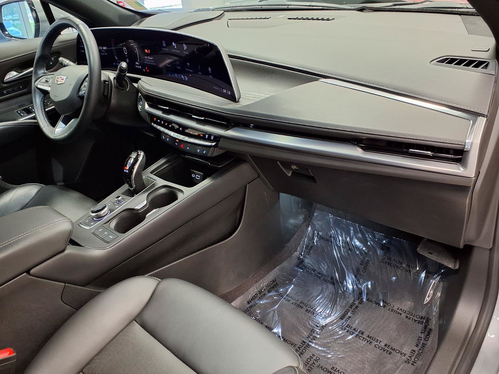 Certified 2024 Cadillac XT4 Premium Luxury w/ Technology Package FWD image 9