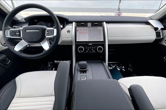 New 2026 Land Rover Discovery Limited Edition image 5