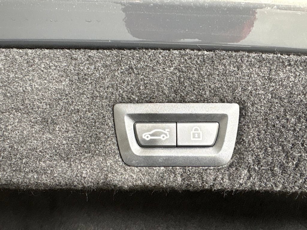Used 2021 BMW 740i w/ M Sport Package RWD image 24