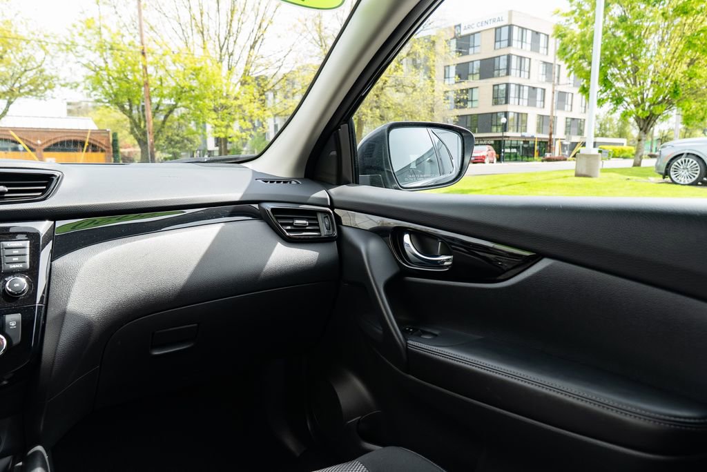 Used 2020 Nissan Rogue Sport SV image 10