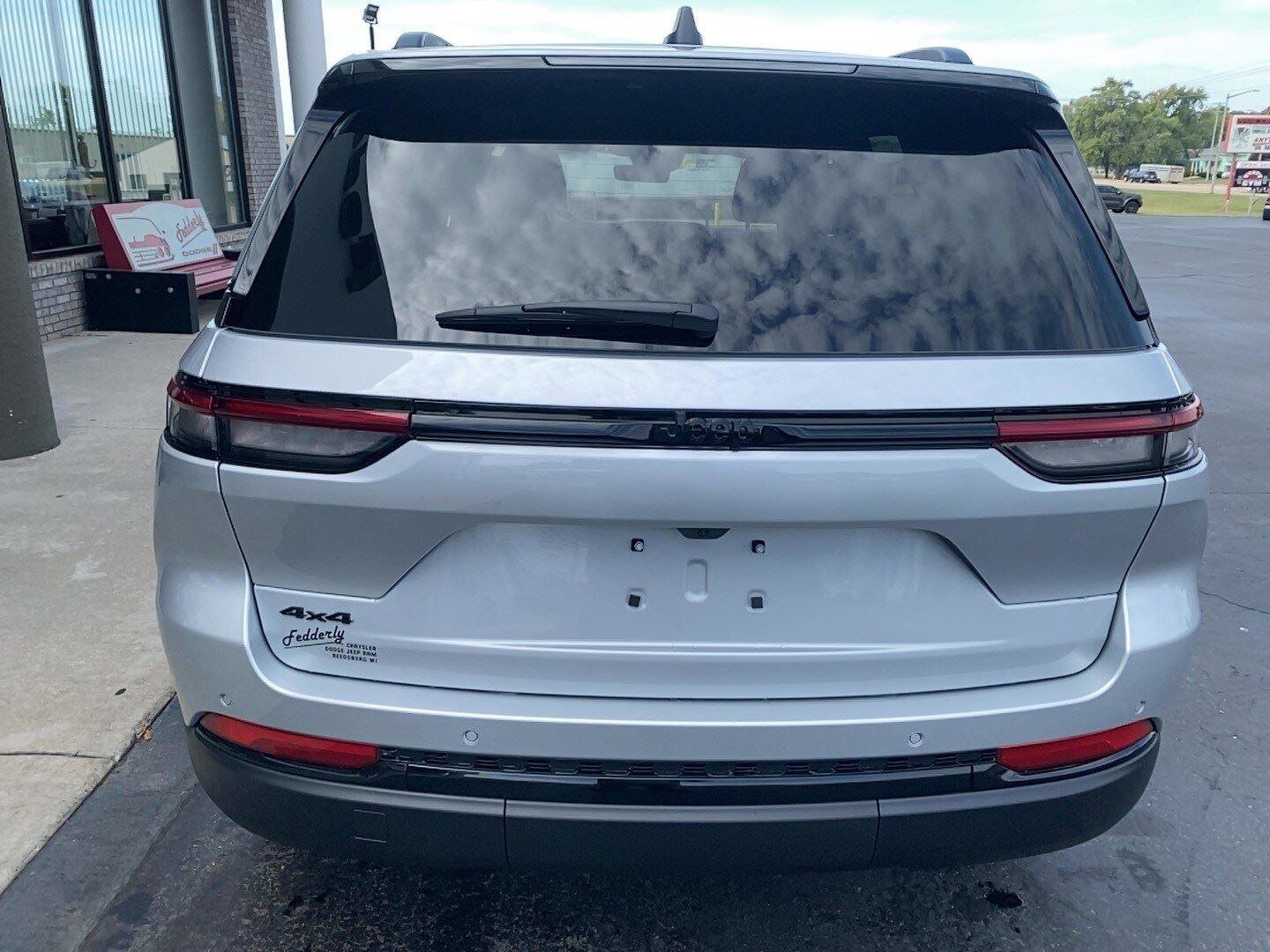 New 2025 Jeep Grand Cherokee Altitude image 15