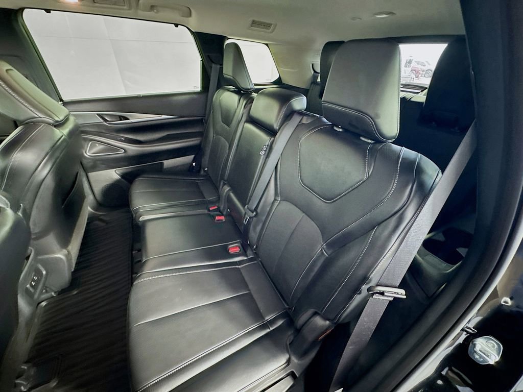 Certified 2026 INFINITI QX60 Luxe w/ Family Package FWD image 26