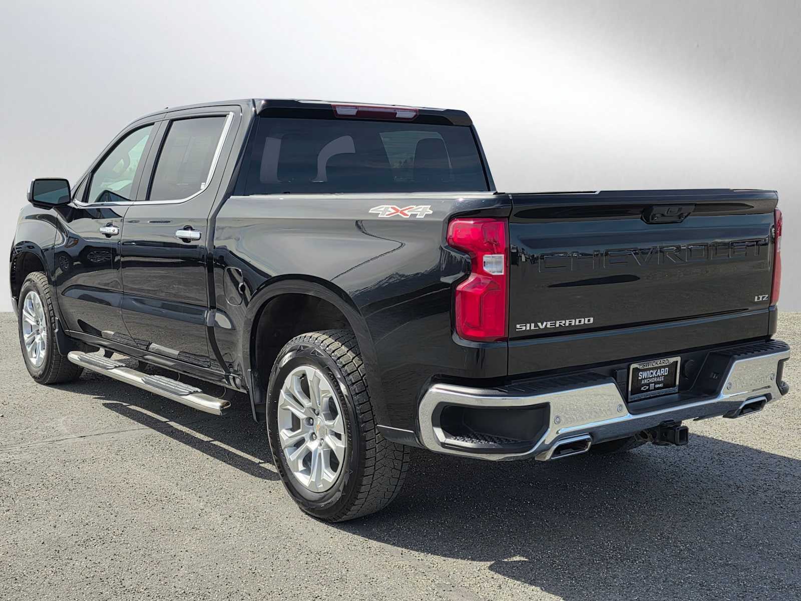 Used 2023 Chevrolet Silverado 1500 LTZ AWD/4WD image 5