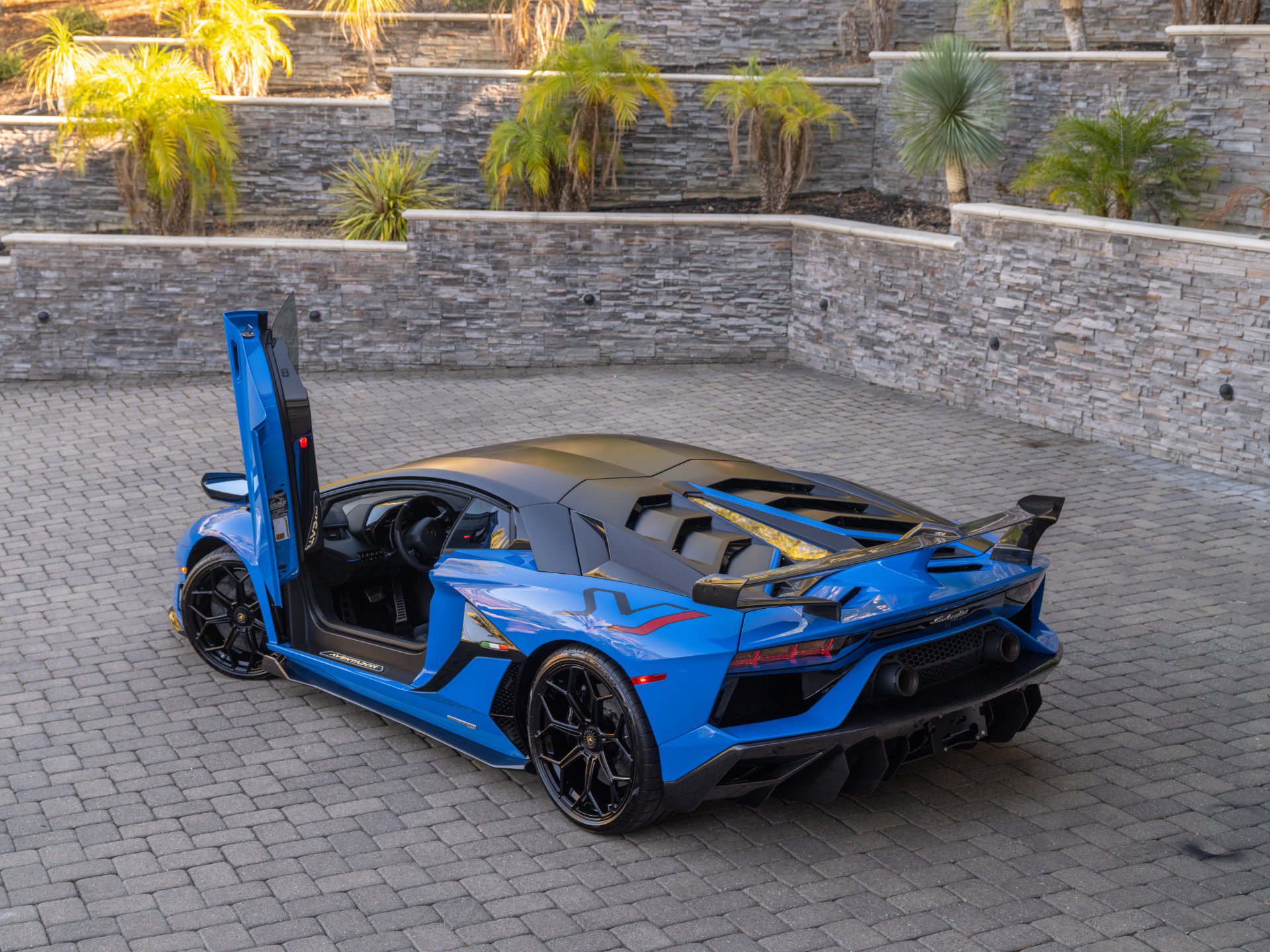 Used 2020 Lamborghini Aventador SVJ AWD/4WD image 74