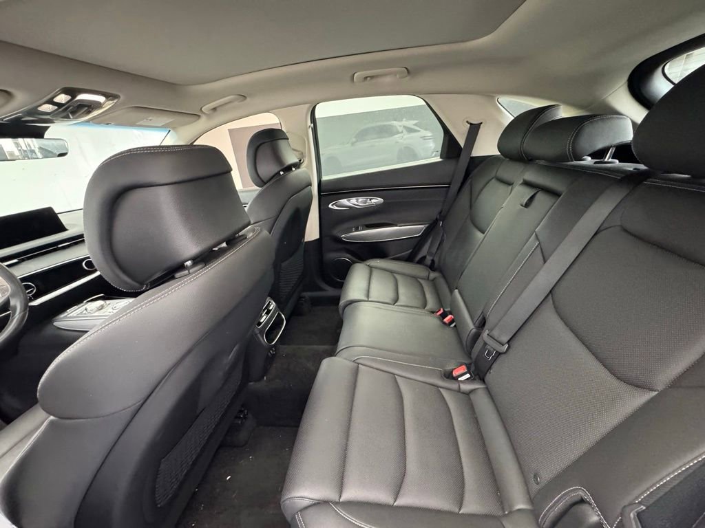 Used 2023 Genesis GV70 2.5T w/ Select Package image 10