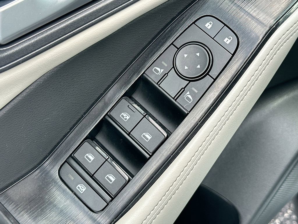 Used 2025 Nissan Rogue SV AWD/4WD image 17