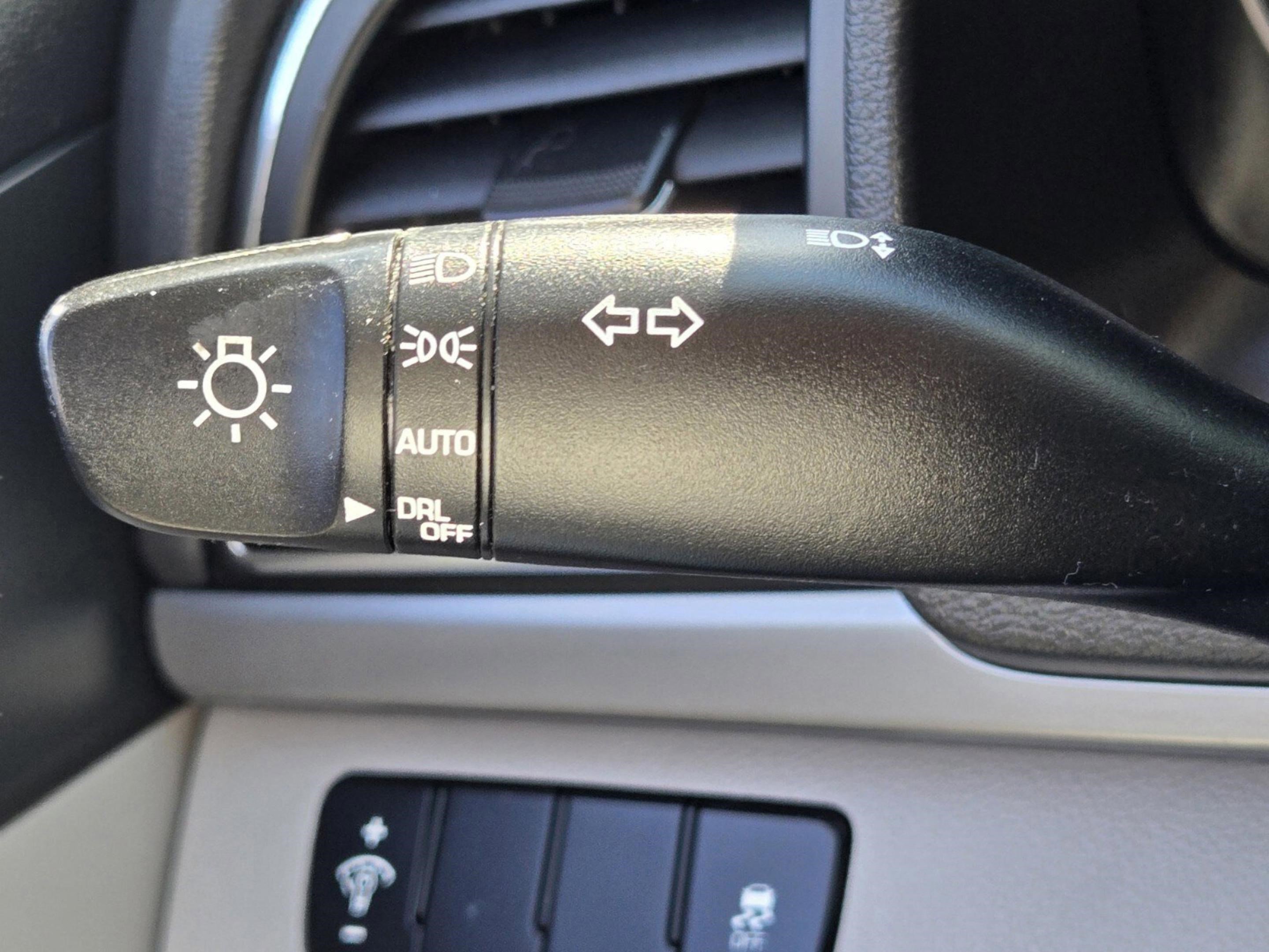 Used 2017 Hyundai Elantra SE image 46