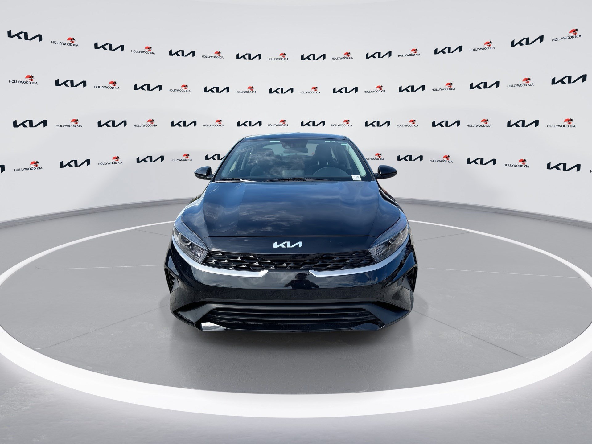 Used 2023 Kia Forte LXS FWD image 3