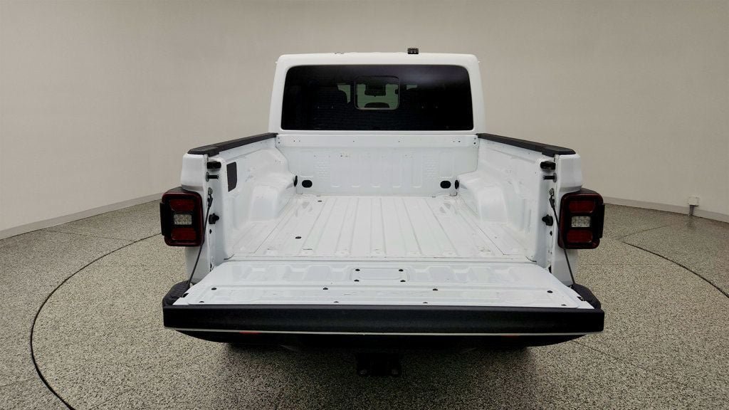 Used 2025 Jeep Gladiator Mojave w/ Convenience Group AWD/4WD image 22