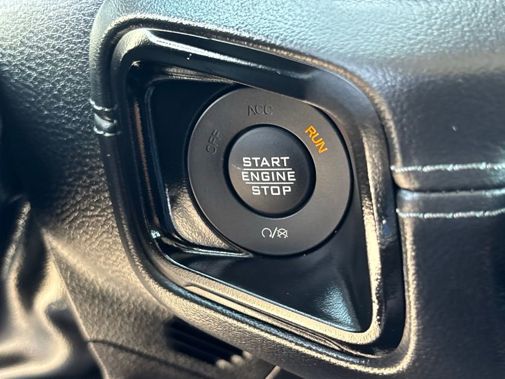 Used 2025 Jeep Wrangler Unlimited Sahara w/ Safety Group image 17