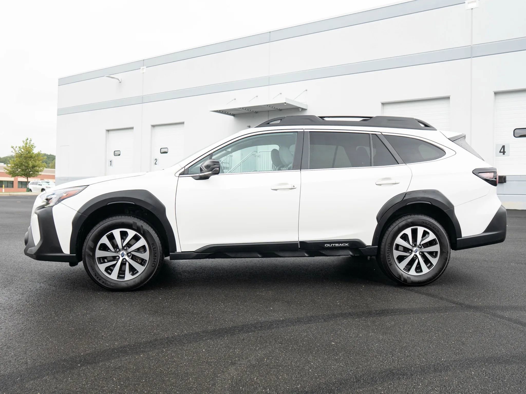 Used 2023 Subaru Outback Premium image 3