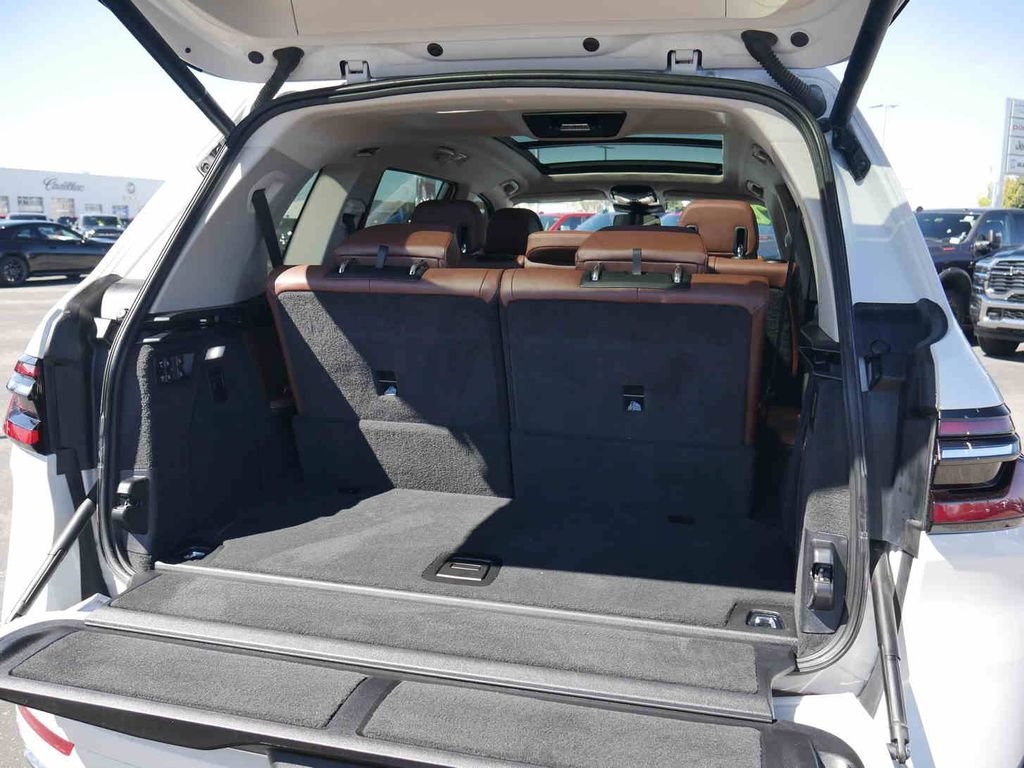Used 2023 BMW X7 xDrive40i w/ Premium Package image 10